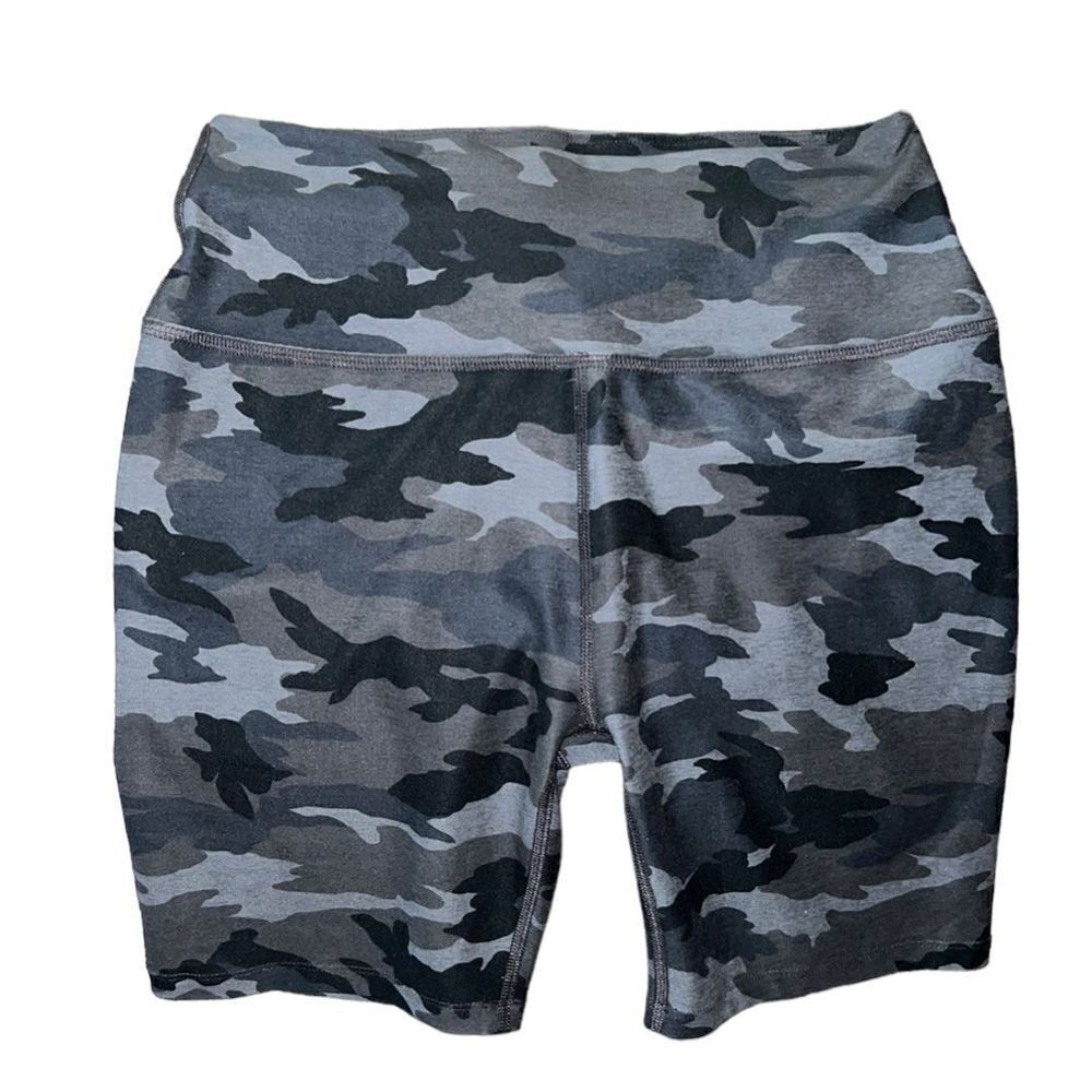 ✨Beyond Yoga
Camo High Waisted Biker Shorts✨